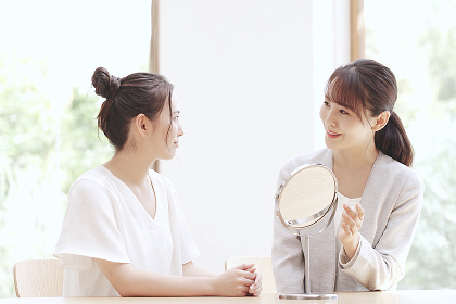 サポートしている女性